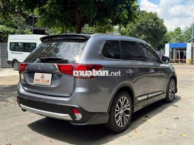 Mitsubishi Outlander 2.0 Premium 2018 Xám