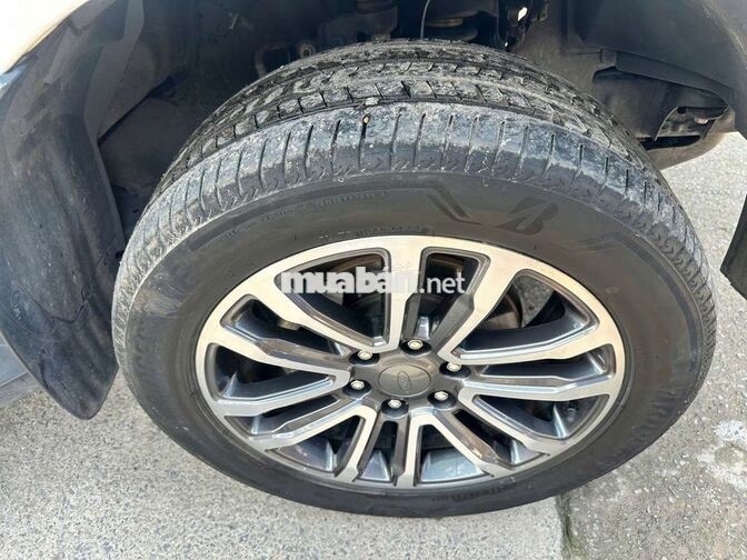 Ford Everest 2018 Titanium 4x4 2.0 Turbo,màu trắng