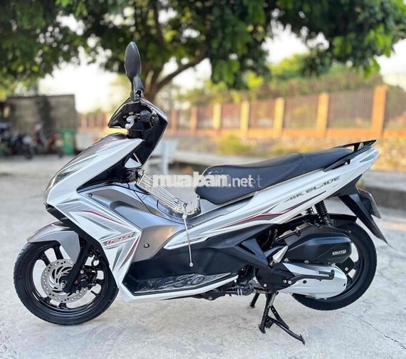 Honda Air Blade 125 Trắng Xám