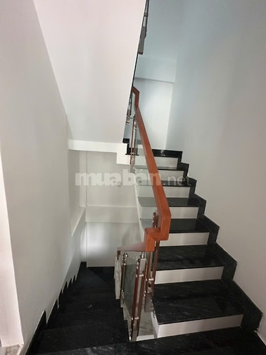 Cho thuê nhà nguyên căn mới xây đầy đủ nội thất tiện nghi, 