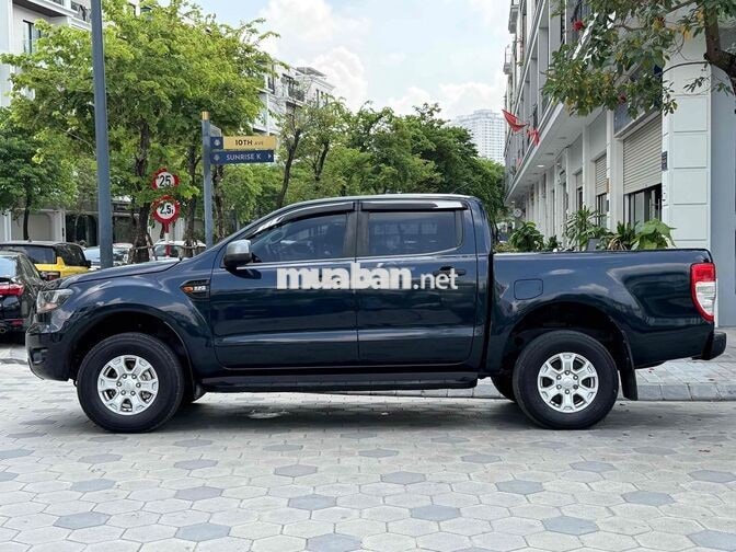 Ford Ranger XLS 2021 Tự động 9 vạn km Đen