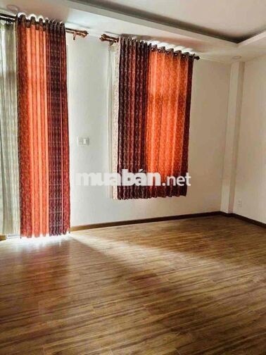 NHÀ MẶT TIỀN RỘNG ( SÂN ĐẬU 2 XE HƠI ) TRỆT 2 LẦU 4PN 4WC. MÁY LẠNH