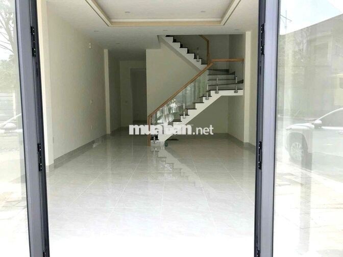 nhà 1 trệt 2 lầu gần bên xe TÂN ĐÔNG HIỆP,DĨ AN, đường 12m đậu ô tô ok