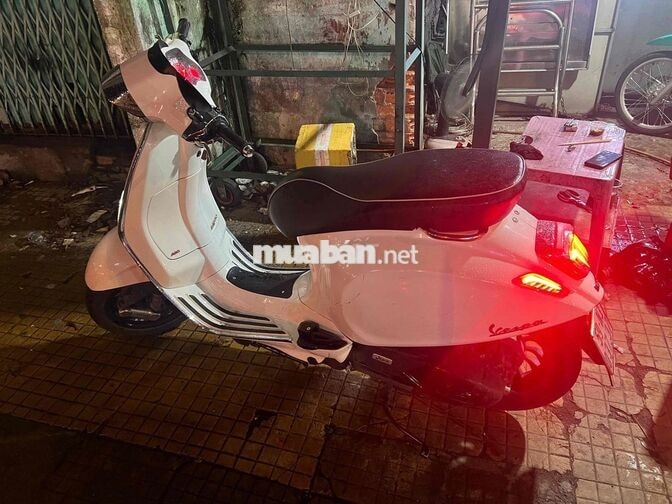 Vespa Iget ABS 2018 Trắng