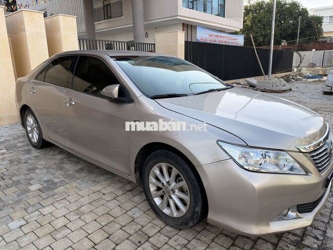 Toyota Camry 2.0 E Vàng cát 90.000 km
