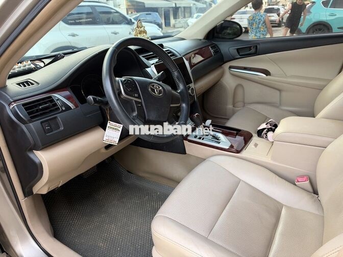 Toyota Camry 2.0 E Vàng cát 90.000 km
