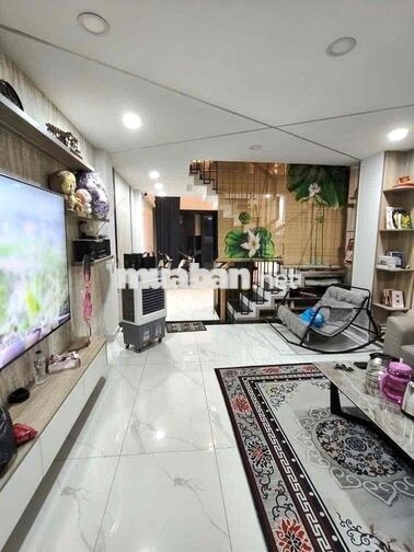 NHÀ ĐẸP NGÃ TƯ GA. TRỆT LỬNG 3 LẦU 3PN 4WC. P XÔNG HƠI, P THỜ