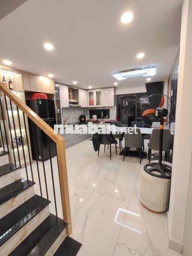 NHÀ ĐẸP NGÃ TƯ GA. TRỆT LỬNG 3 LẦU 3PN 4WC. P XÔNG HƠI, P THỜ