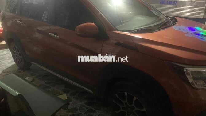 Suzuki XL7 7 chỗ màu Cam