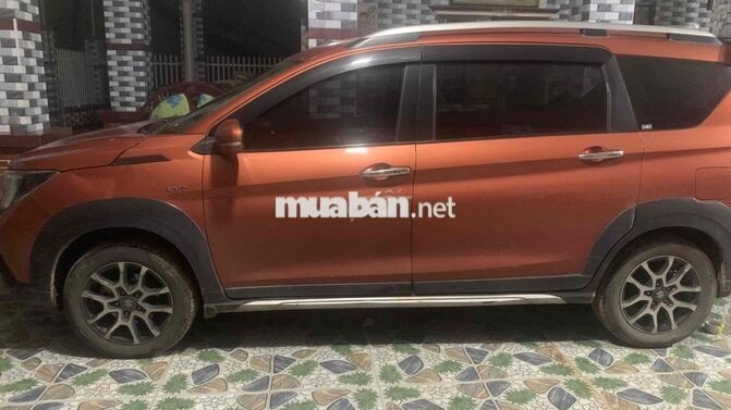 Suzuki XL7 7 chỗ màu Cam