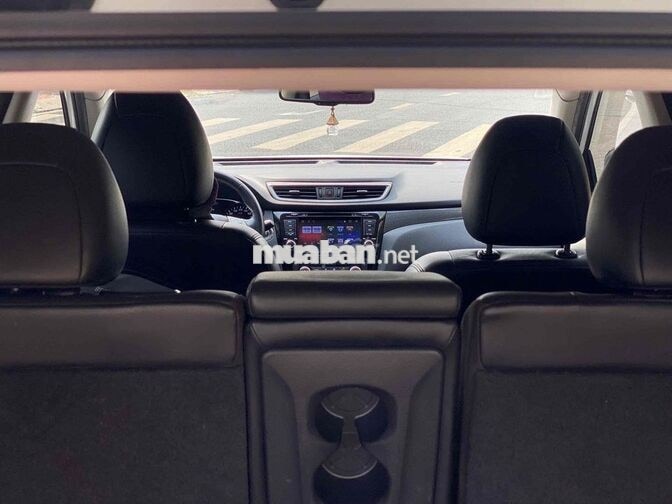 Nissan X-Trail 2018 2.5 2 cầu 78000 km Trắng