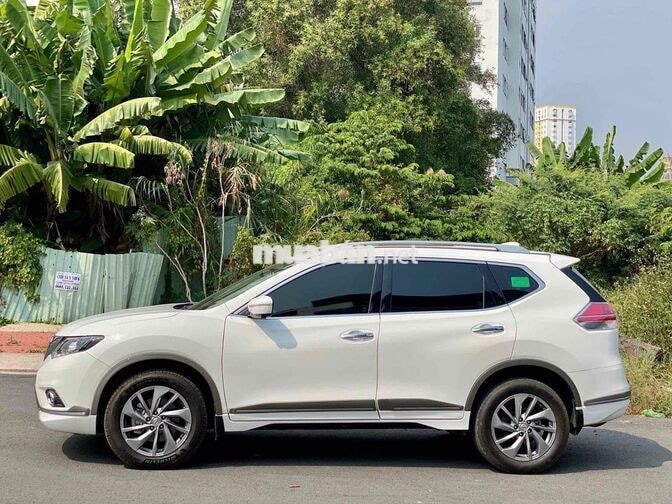 Nissan X-Trail 2018 2.5 2 cầu 78000 km Trắng
