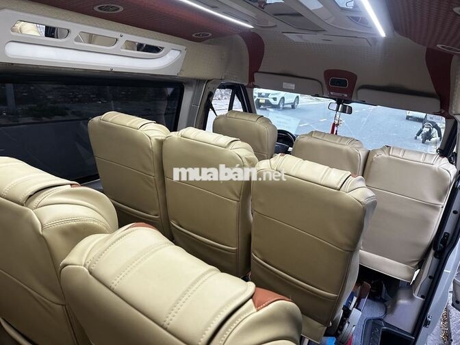 Ford Transit 2019 16 chỗ Bạc