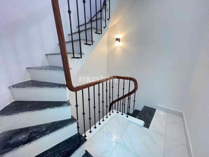 HƠN 7 TỶ MẤY BƯỚC RA OTO TRÁNH   THOÁNG SÁNG - LÔ GÓC -