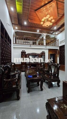 Nhà mặt tiền Kinh Doanh , Buôn Bán. Nhà gỗ xịn xò...