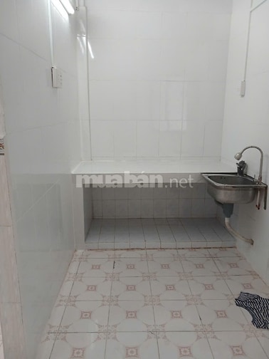 Cho thuê căn hộ lầu 4 c/cư Chợ Quán 