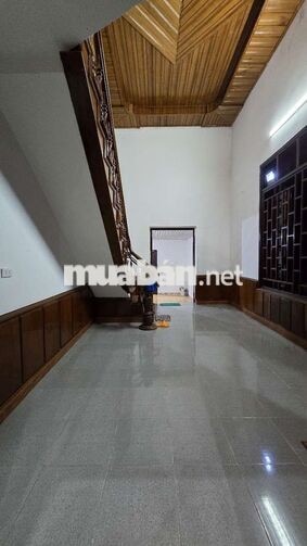 Nhà mặt tiền Kinh Doanh , Buôn Bán. Nhà gỗ xịn xò...