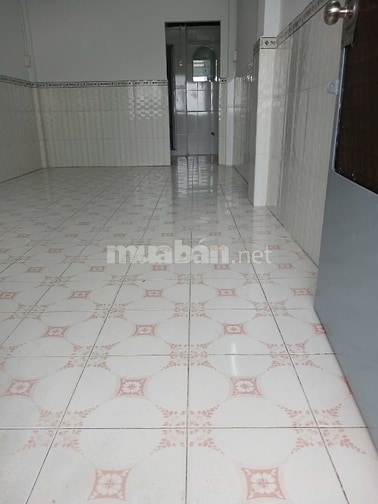 Cho thuê căn hộ lầu 4 c/cư Chợ Quán 
