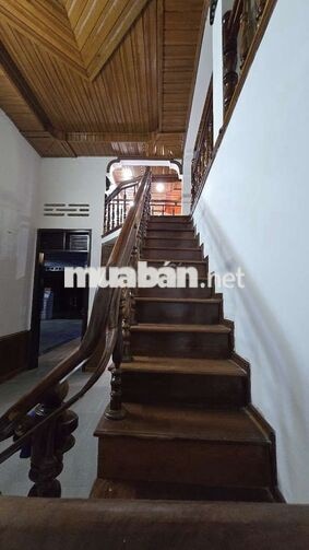 Nhà mặt tiền Kinh Doanh , Buôn Bán. Nhà gỗ xịn xò...