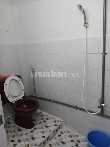 Cho thuê căn hộ lầu 4 c/cư Chợ Quán 