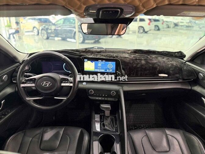Hyundai Elantra 1.6AT Đặc biệt 2022 Vàng cát