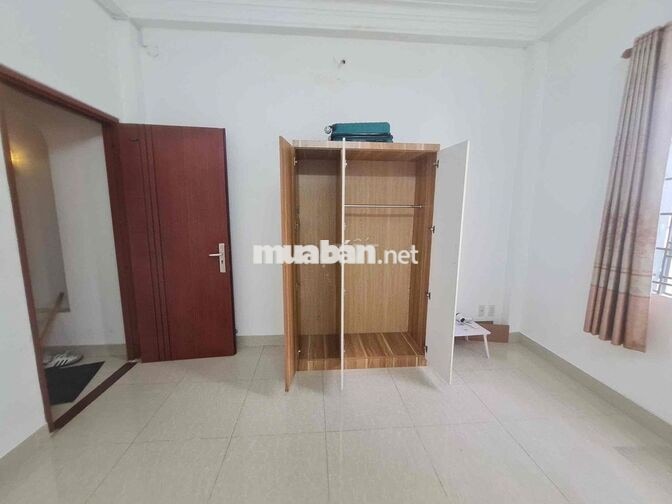 Phòng Cửa Sổ sẵn máy lạnh Nguyễn Văn Công ngay CV Gia Định