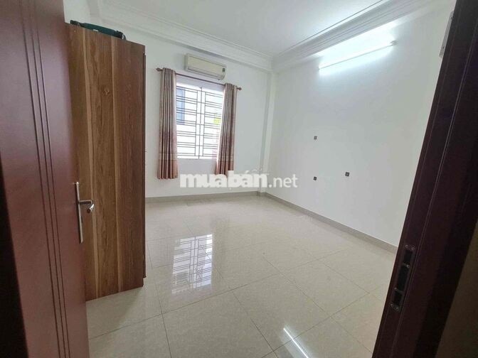 Phòng Cửa Sổ sẵn máy lạnh Nguyễn Văn Công ngay CV Gia Định
