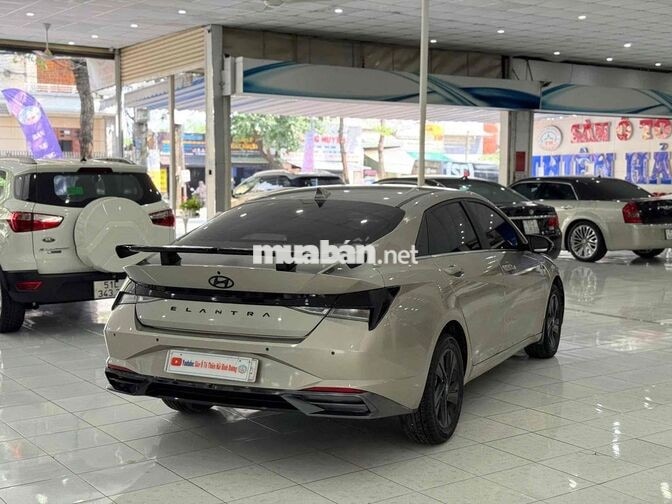 Hyundai Elantra 1.6AT Đặc biệt 2022 Vàng cát