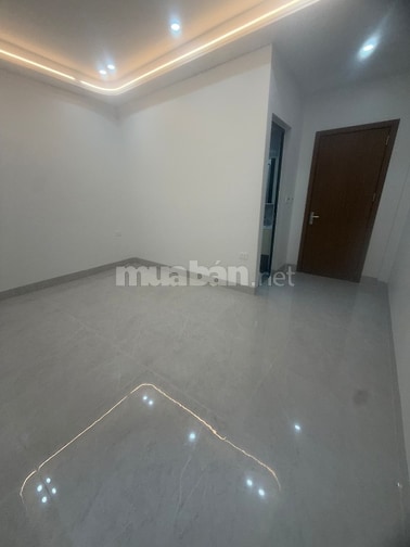 CC bán nhà mặt phố nguyễn văn cừ ( mặt đường dưới, phía cột 3. phường 