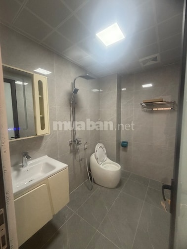 CC bán nhà mặt phố nguyễn văn cừ ( mặt đường dưới, phía cột 3. phường 
