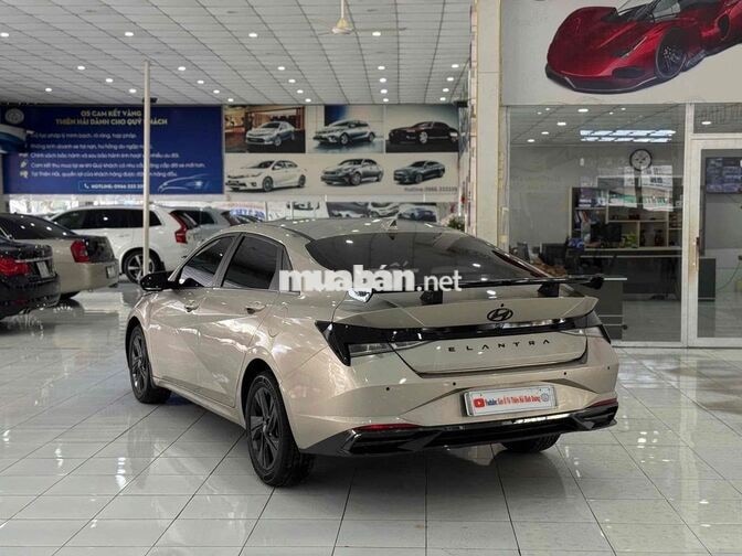 Hyundai Elantra 1.6AT Đặc biệt 2022 Vàng cát