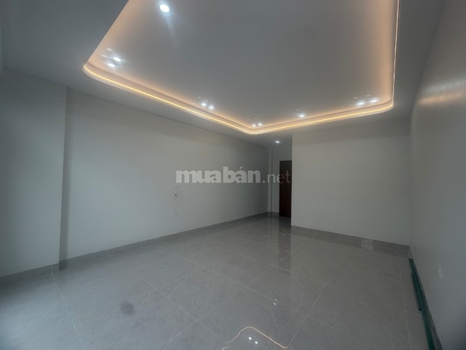 CC bán nhà mặt phố nguyễn văn cừ ( mặt đường dưới, phía cột 3. phường 