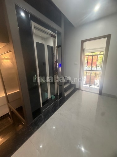CC bán nhà mặt phố nguyễn văn cừ ( mặt đường dưới, phía cột 3. phường 