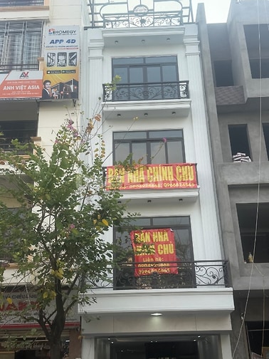 CC bán nhà mặt phố nguyễn văn cừ ( mặt đường dưới, phía cột 3. phường 
