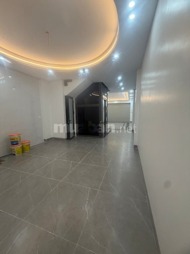 CC bán nhà mặt phố nguyễn văn cừ ( mặt đường dưới, phía cột 3. phường 