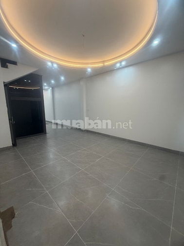 CC bán nhà mặt phố nguyễn văn cừ ( mặt đường dưới, phía cột 3. phường 