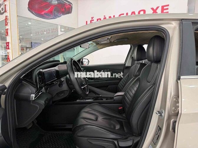Hyundai Elantra 1.6AT Đặc biệt 2022 Vàng cát