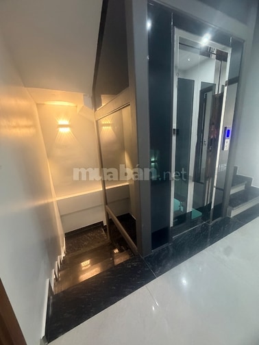 CC bán nhà mặt phố nguyễn văn cừ ( mặt đường dưới, phía cột 3. phường 