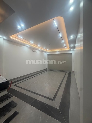 CC bán nhà mặt phố nguyễn văn cừ ( mặt đường dưới, phía cột 3. phường 