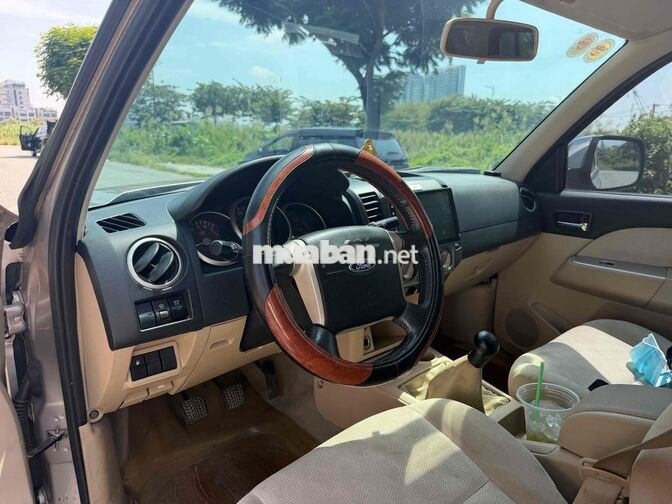 Ford Everest 2007 Số sàn xăng  7 chỗ Ghi vàng