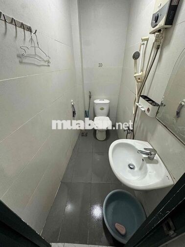 Cho thuê nhà 1 trệt 1 lầu, 2pn 2vs - đường CMT8 P5 Tân Bình
