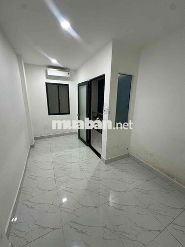 Cho thuê nhà 1 trệt 1 lầu, 2pn 2vs - đường CMT8 P5 Tân Bình