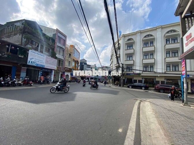 Mặt bằng 3 tầng ngang 10m mặt tiền Phan Đình Phùng sầm uất 45 triệu