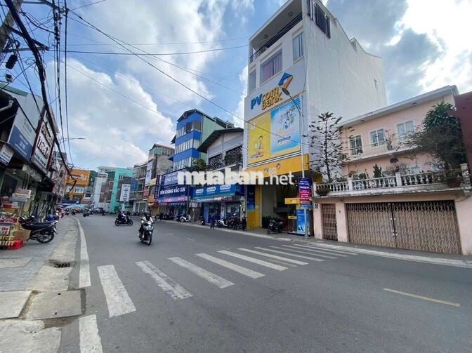 Mặt bằng 3 tầng ngang 10m mặt tiền Phan Đình Phùng sầm uất 45 triệu