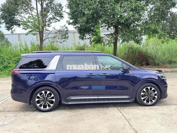 Kia Carnival Signature 2.2L 2023 Xanh