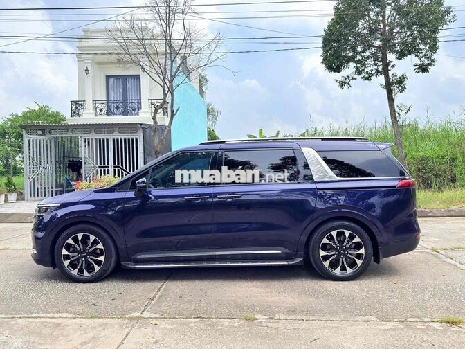 Kia Carnival Signature 2.2L 2023 Xanh
