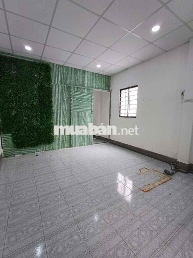 Cho thuê nhà 1 trệt 2 lầu, đường CMT8 P10 Quận 3