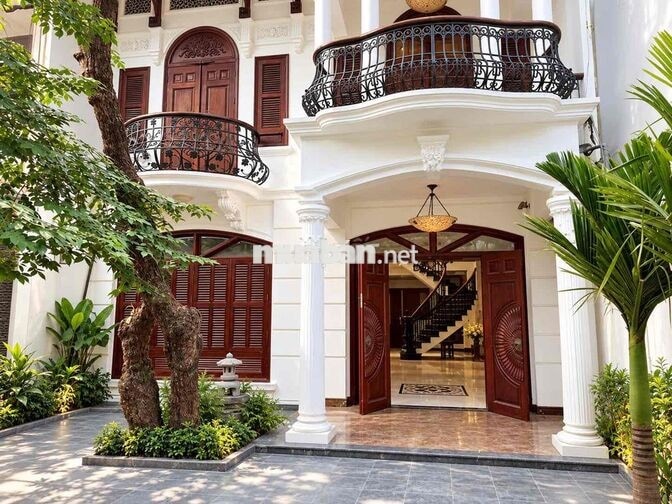 CHO THUÊ BIỆT THỰ SÂN VƯỜN BA VÌ Q10, DT 10X15M, TRỆT 2 LẦU GIÁ 60TR