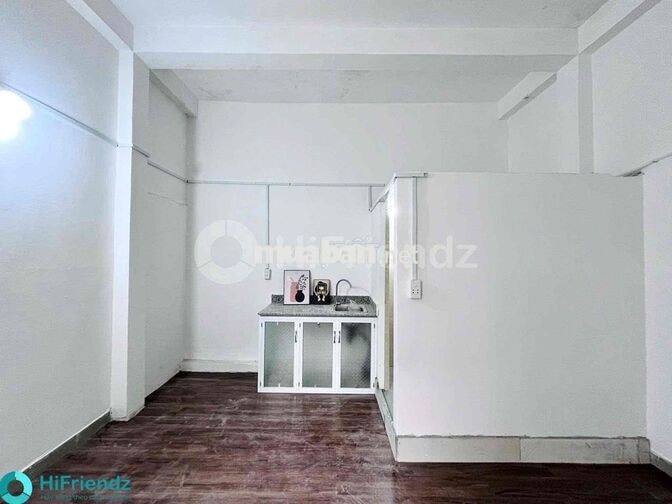STUDIO BAN CÔNG THOÁNG NỘI THẤT CƠ BẢN ĐỐI DIỆN LOTTE CỘNG HOÀ