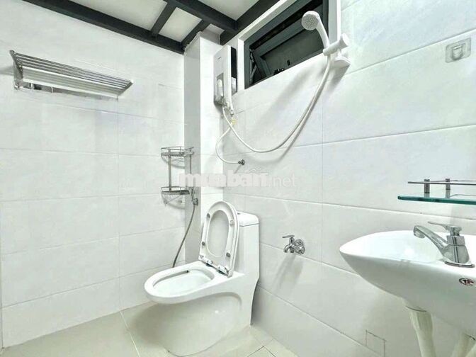 Full nội thất, có gác, giữa tháng 11 trống